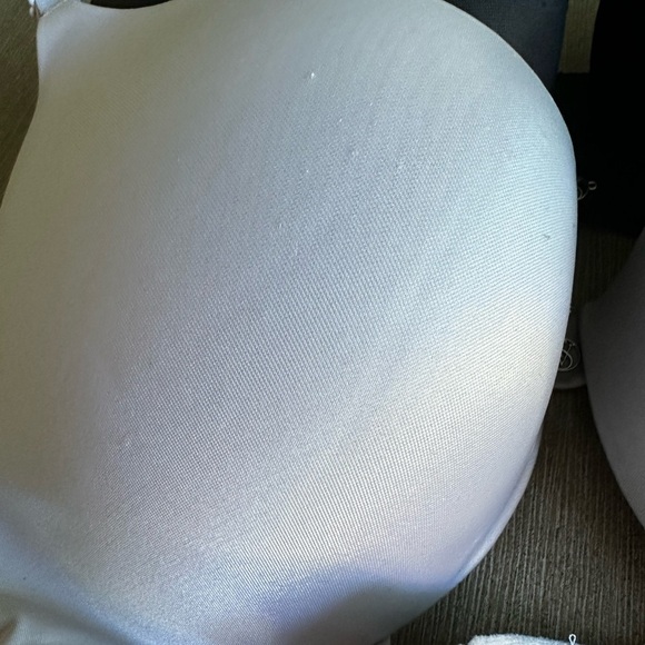 So obsessed /very sexy push-up Victoria's Secret Black, White, and Pink Bra Trio - Picture 4 of 9